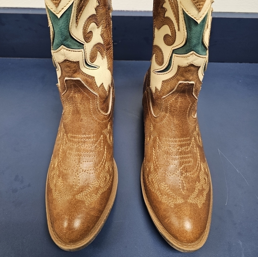 Matisse Women's Stampede Western Boot Snip Toe Turquoise Ivory 6.5
